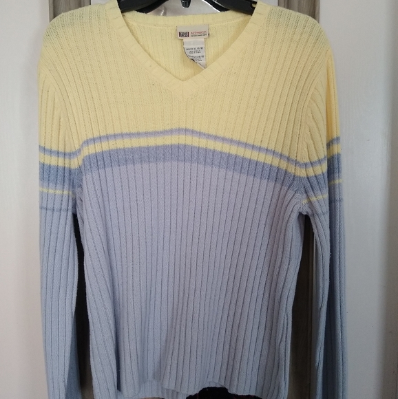 Women's sweater - Picture 2 of 4